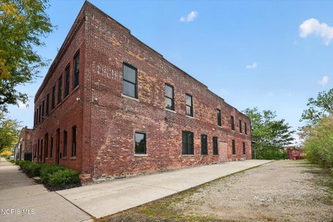 Tiny photo for 18 Broadway Street, Toledo, OH 43604 (MLS # 10013544)