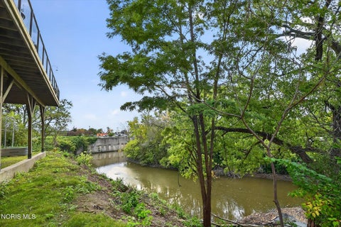 Tiny photo for 18 Broadway Street, Toledo, OH 43604 (MLS # 10013544)