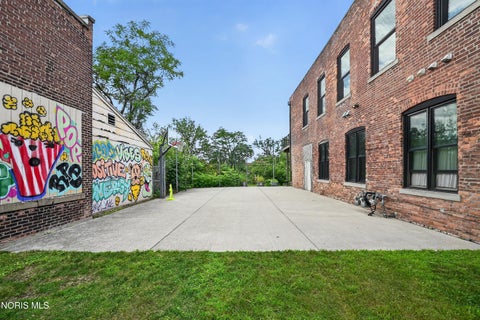 Tiny photo for 14 Broadway Street, Toledo, OH 43604 (MLS # 10013544)