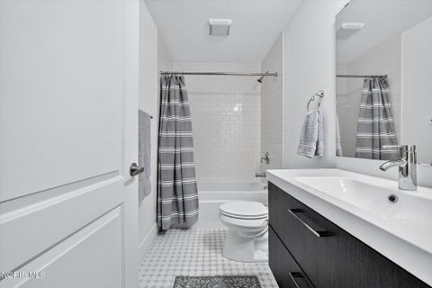 Tiny photo for 18 Broadway Street, Toledo, OH 43604 (MLS # 10013544)
