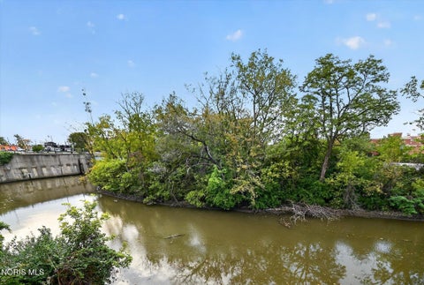Tiny photo for 18 Broadway Street, Toledo, OH 43604 (MLS # 10013544)