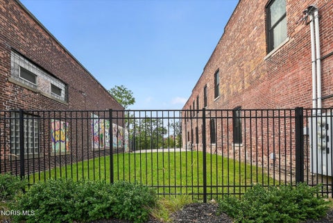Tiny photo for 18 Broadway Street, Toledo, OH 43604 (MLS # 10013544)