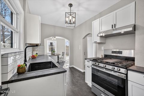 Tiny photo for 1130 Earlwood Avenue, Oregon, OH 43616 (MLS # 10006083)