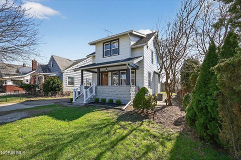Tiny photo for 1130 Earlwood Avenue, Oregon, OH 43616 (MLS # 10006083)