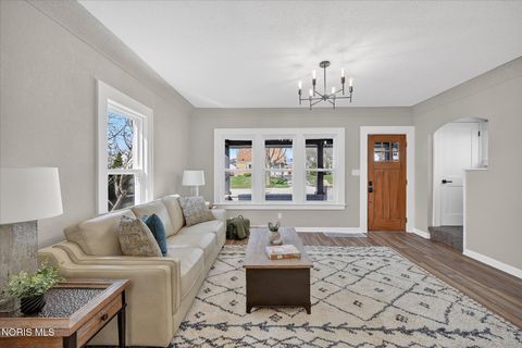 Tiny photo for 1130 Earlwood Avenue, Oregon, OH 43616 (MLS # 10006083)