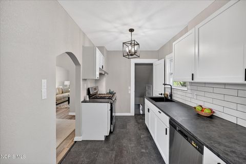 Tiny photo for 1130 Earlwood Avenue, Oregon, OH 43616 (MLS # 10006083)