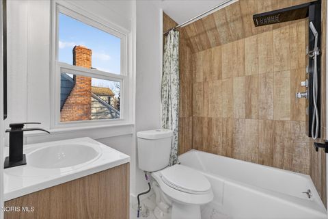 Tiny photo for 1130 Earlwood Avenue, Oregon, OH 43616 (MLS # 10006083)