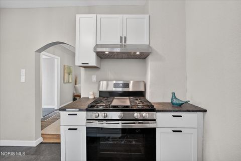 Tiny photo for 1130 Earlwood Avenue, Oregon, OH 43616 (MLS # 10006083)