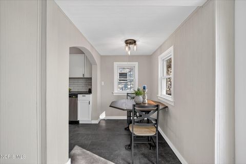 Tiny photo for 1130 Earlwood Avenue, Oregon, OH 43616 (MLS # 10006083)