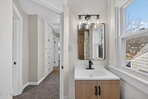 Tiny photo for 1130 Earlwood Avenue, Oregon, OH 43616 (MLS # 10006083)