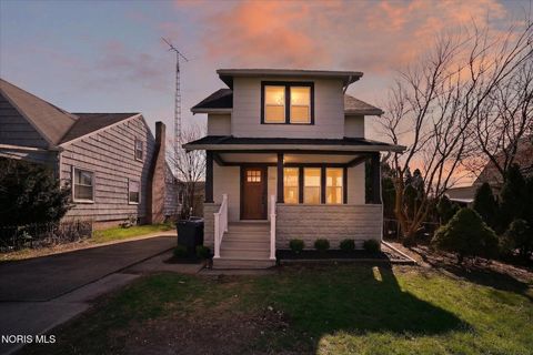 Photo of 1130 Earlwood Avenue, Oregon, OH 43616 (MLS # 10006083)