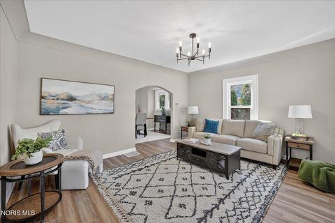 Tiny photo for 1130 Earlwood Avenue, Oregon, OH 43616 (MLS # 10006083)