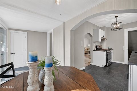 Tiny photo for 1130 Earlwood Avenue, Oregon, OH 43616 (MLS # 10006083)