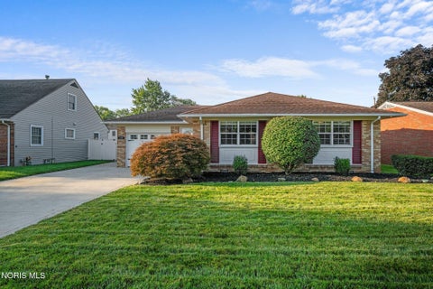 Photo of 3304 Cromwell Drive, Oregon, OH 43616 (MLS # 10012759)