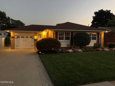 Tiny photo for 3304 Cromwell Drive, Oregon, OH 43616 (MLS # 10012759)