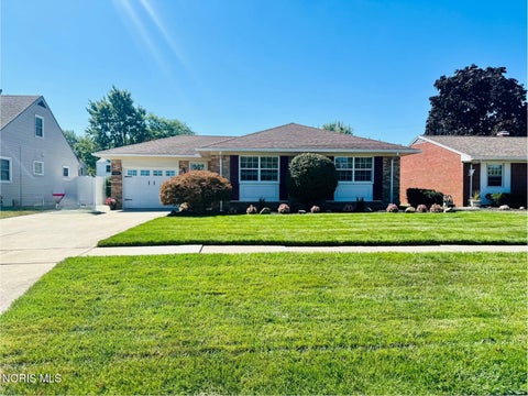 Tiny photo for 3304 Cromwell Drive, Oregon, OH 43616 (MLS # 10012759)