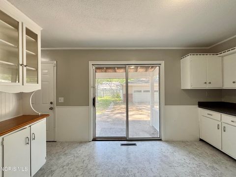 Tiny photo for 554 Williamsville Avenue, Toledo, OH 43609 (MLS # 10010026)