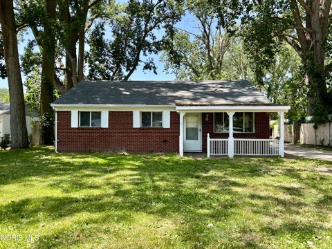 Photo of 554 Williamsville Avenue, Toledo, OH 43609 (MLS # 10010026)