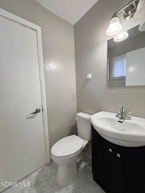 Tiny photo for 554 Williamsville Avenue, Toledo, OH 43609 (MLS # 10010026)