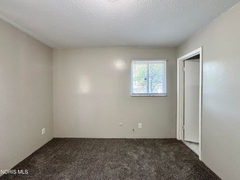 Tiny photo for 554 Williamsville Avenue, Toledo, OH 43609 (MLS # 10010026)