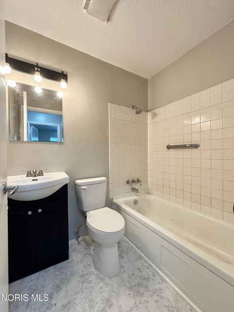 Tiny photo for 554 Williamsville Avenue, Toledo, OH 43609 (MLS # 10010026)