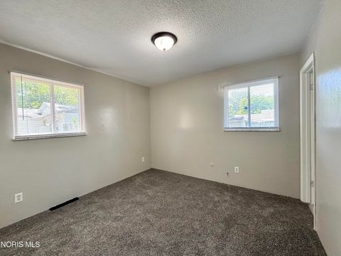 Tiny photo for 554 Williamsville Avenue, Toledo, OH 43609 (MLS # 10010026)