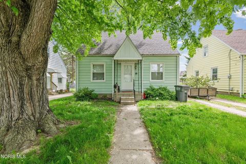 Photo of 523 S Westwood Avenue, Toledo, OH 43609 (MLS # 10007656)