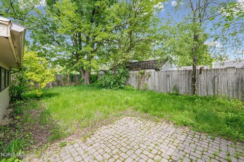 Tiny photo for 523 S Westwood Avenue, Toledo, OH 43609 (MLS # 10007656)