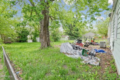 Tiny photo for 523 S Westwood Avenue, Toledo, OH 43609 (MLS # 10007656)