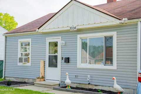 Tiny photo for 1034 Cady Street, Maumee, OH 43537 (MLS # 10010622)