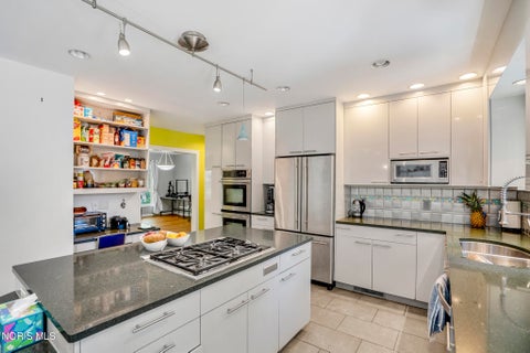 Tiny photo for 2242 Dundas Road, Ottawa Hills, OH 43606 (MLS # 10013678)