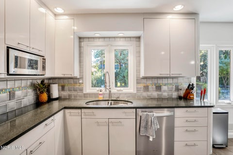 Tiny photo for 2242 Dundas Road, Ottawa Hills, OH 43606 (MLS # 10013678)