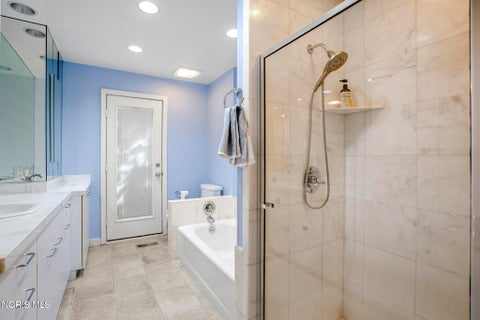 Tiny photo for 2242 Dundas Road, Ottawa Hills, OH 43606 (MLS # 10013678)