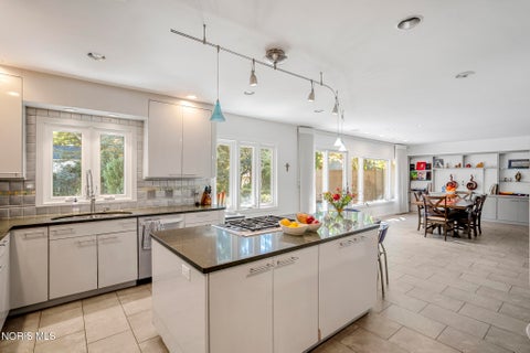 Tiny photo for 2242 Dundas Road, Ottawa Hills, OH 43606 (MLS # 10013678)