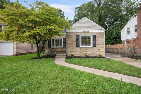 Tiny photo for 2160 Marlow Road, Toledo, OH 43613 (MLS # 10013032)