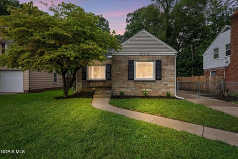 Photo of 2160 Marlow Road, Toledo, OH 43613 (MLS # 10013032)