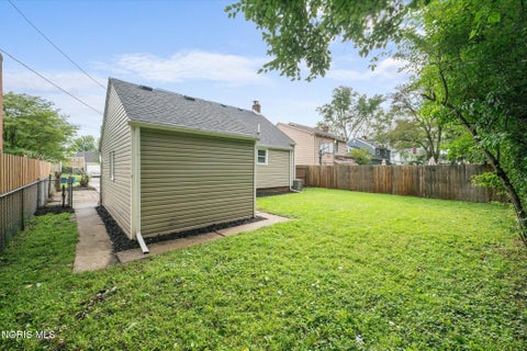 Tiny photo for 2160 Marlow Road, Toledo, OH 43613 (MLS # 10013032)