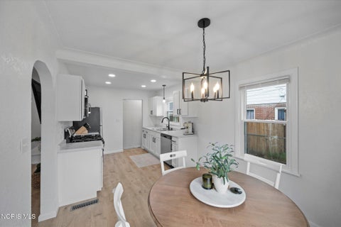 Tiny photo for 2160 Marlow Road, Toledo, OH 43613 (MLS # 10013032)