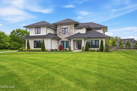 Photo of 4225 Thornbury Court, Perrysburg, OH 43551 (MLS # 10007714)