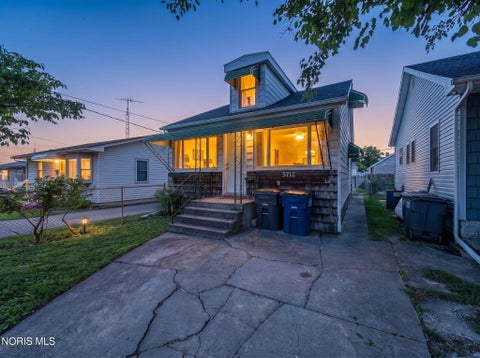 Tiny photo for 5712 Edgewater Drive, Toledo, OH 43611 (MLS # 10014058)