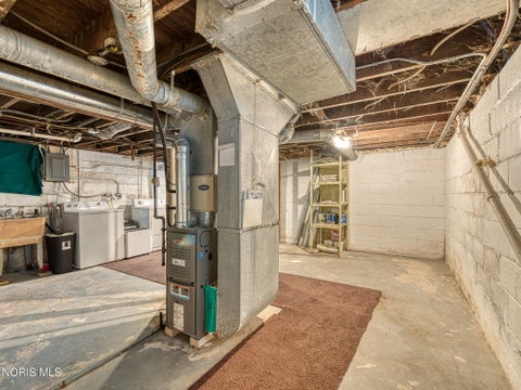 Tiny photo for 5712 Edgewater Drive, Toledo, OH 43611 (MLS # 10014058)
