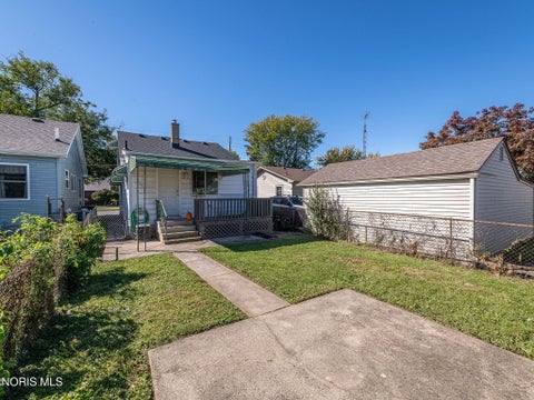 Tiny photo for 5712 Edgewater Drive, Toledo, OH 43611 (MLS # 10014058)