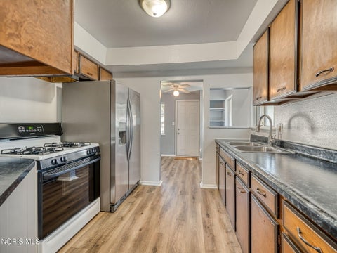 Tiny photo for 5712 Edgewater Drive, Toledo, OH 43611 (MLS # 10014058)