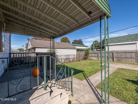 Tiny photo for 5712 Edgewater Drive, Toledo, OH 43611 (MLS # 10014058)
