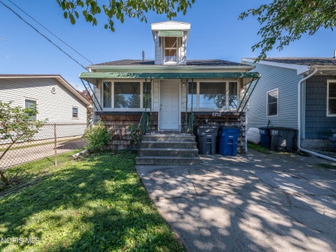 Tiny photo for 5712 Edgewater Drive, Toledo, OH 43611 (MLS # 10014058)