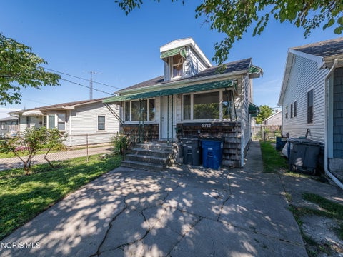 Photo of 5712 Edgewater Drive, Toledo, OH 43611 (MLS # 10014058)