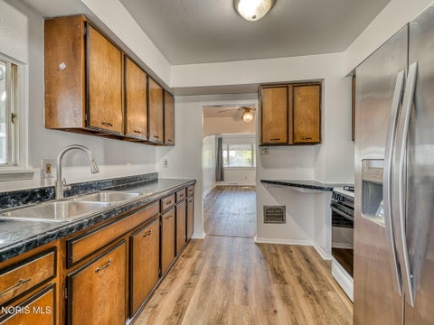 Tiny photo for 5712 Edgewater Drive, Toledo, OH 43611 (MLS # 10014058)