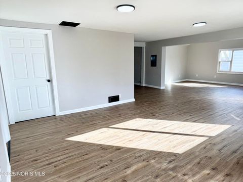 Tiny photo for 2745 Mechanic Street, Oregon, OH 43616 (MLS # 10000109)