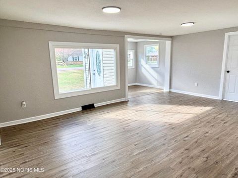 Tiny photo for 2745 Mechanic Street, Oregon, OH 43616 (MLS # 10000109)