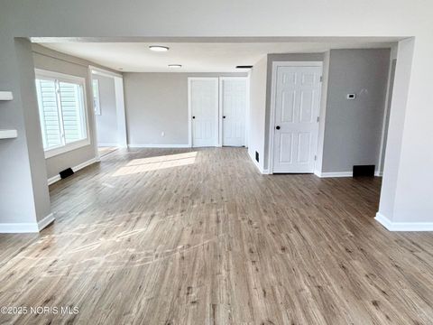 Tiny photo for 2745 Mechanic Street, Oregon, OH 43616 (MLS # 10000109)